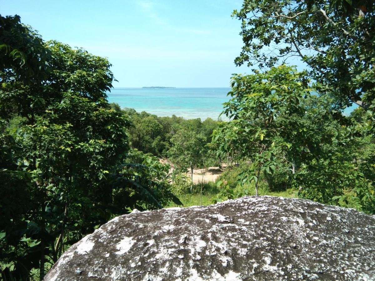 Latansa Inn Karimunjawa Exterior photo